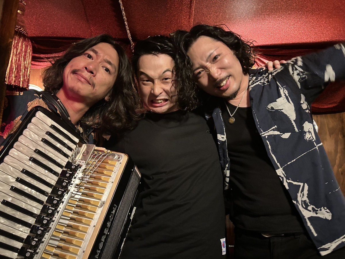 明日11/9 15:20より高円寺中通りミュージックストリート、よろしくどうぞ！