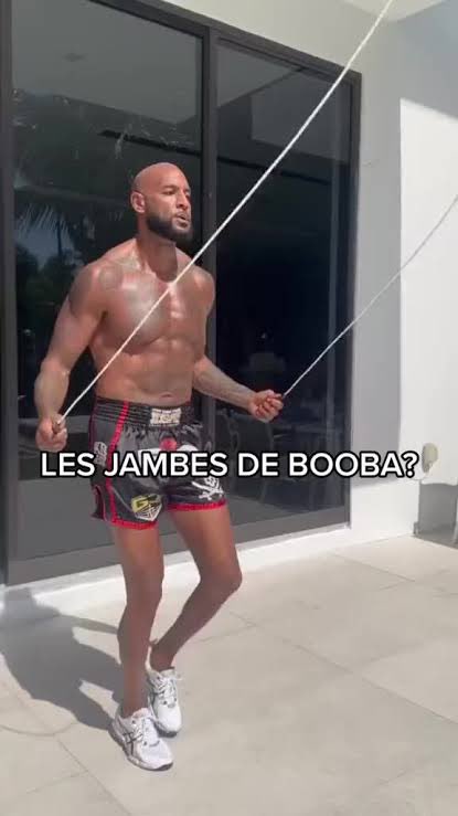 …tout le temps que tu perds à harceler des femmes noires sur internet au lieu d’aller taffer tes jambes franchement toi &amp; le sens des priorités jsp🫤
