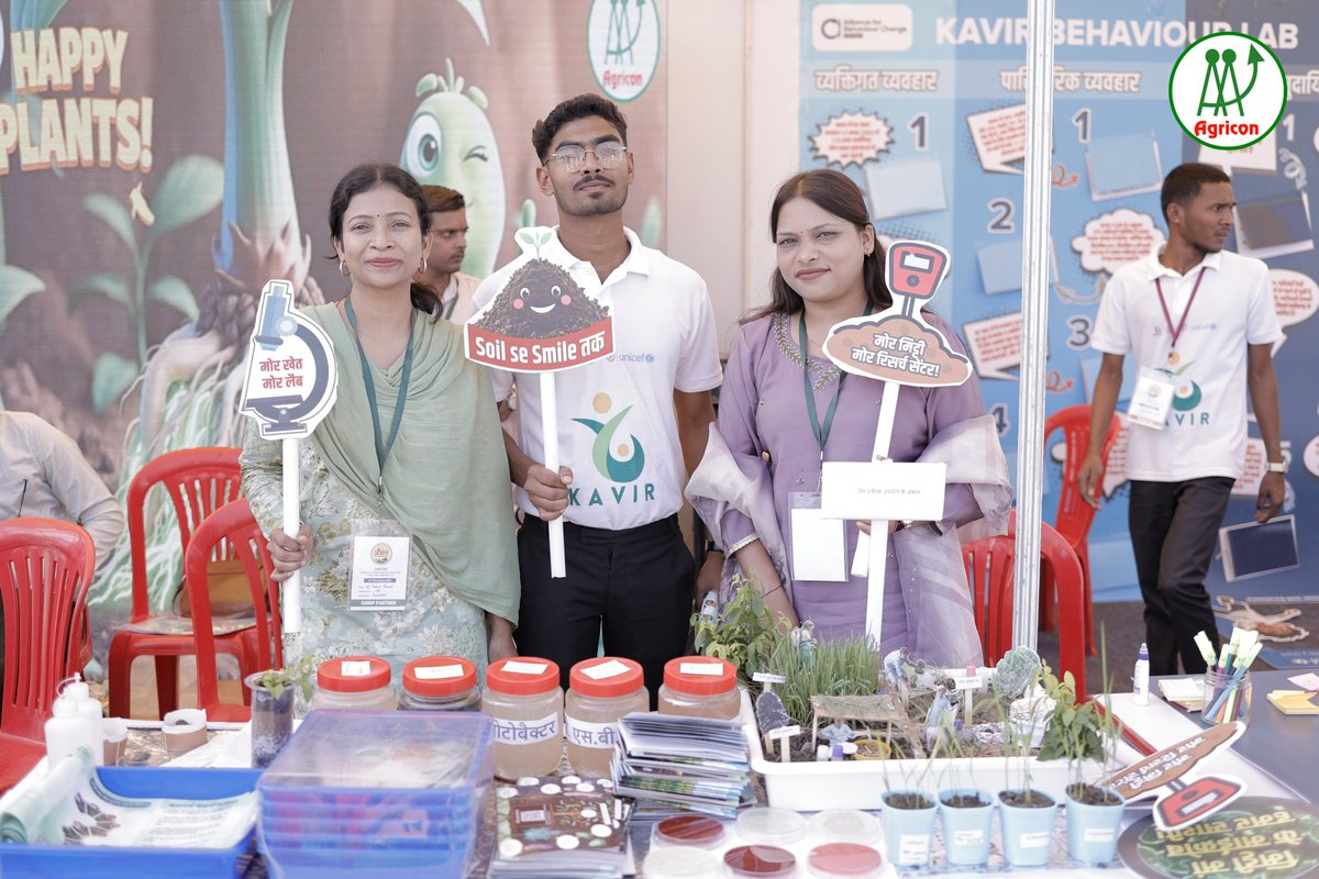 agriconsamiti's tweet photo. Meet the microbe masters! 🔬

The Kavir Lab team did an amazing job at #Anjor2025, explaining the unseen heroes of farming. 

By demonstrating the use of bio-fertilizers, they showed everyone how healthy soil leads to healthy lives.

#Agricon #Kavir #4Returns #CircleofCoexistence https://t.co/v3oDQ3rmgi