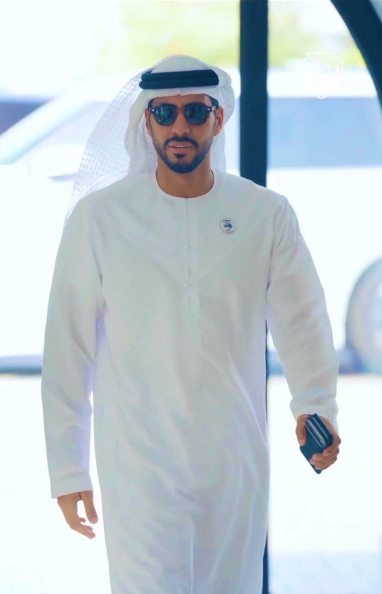 اشتغل يا بوطحنون وانت قدها وكلنا ثقه فيك وعارفين انك كفو.  كيف أنا كوصلاوي ما أثق فيك. 
والشيخ احمد الله يطول بعمره هو الي عينك رئيس شركة كرة القدم 💛💛💛💛

#الوصل