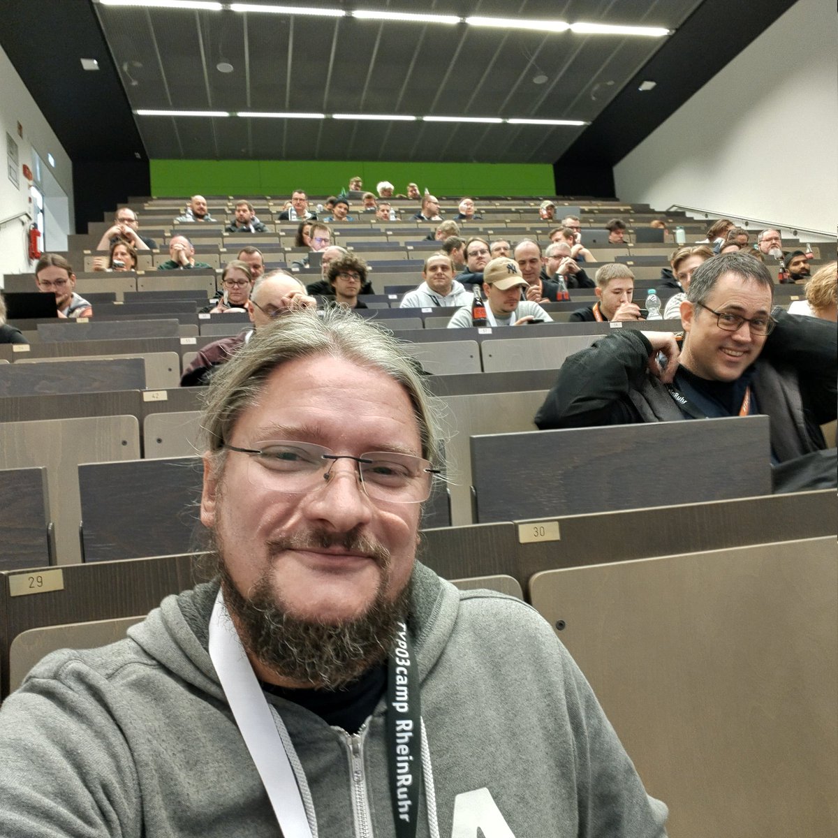 nevercodealone's tweet image. Sitzplatz 1 auf dem #TYPO3 Camp im Ruhrpott. Ich freue mich.