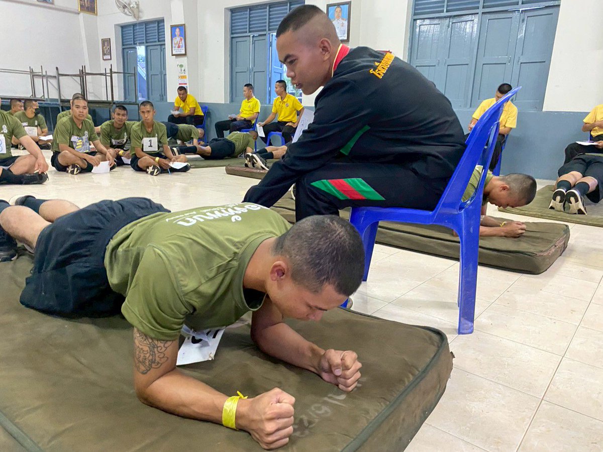 artillery623's tweet photo. 💂‍♂️"ทดสอบสมรรถภาพร่างกาย (ครั้งที่ 1)🇹🇭🏃

     หน่วยฝึกทหารใหม่ ป.6 พัน.23 ได้ทำการทดสอบสมรรถภาพร่างกายให้น้องทหารใหม่ ผลัดที่ 2/68 (ครั้งที่ 1) ณ หน่วยฝึกทหารใหม่ ป.6 พัน.23 ค่ายสุรธรรมพิทักษ์

#กองพันทหารปืนใหญ่ที่23
#น้องคนเล็ก
#Bootcamp68 #ทหารใหม่
#พลทหาร #ทดสอบร่างกาย https://t.co/F63QSXUwR3