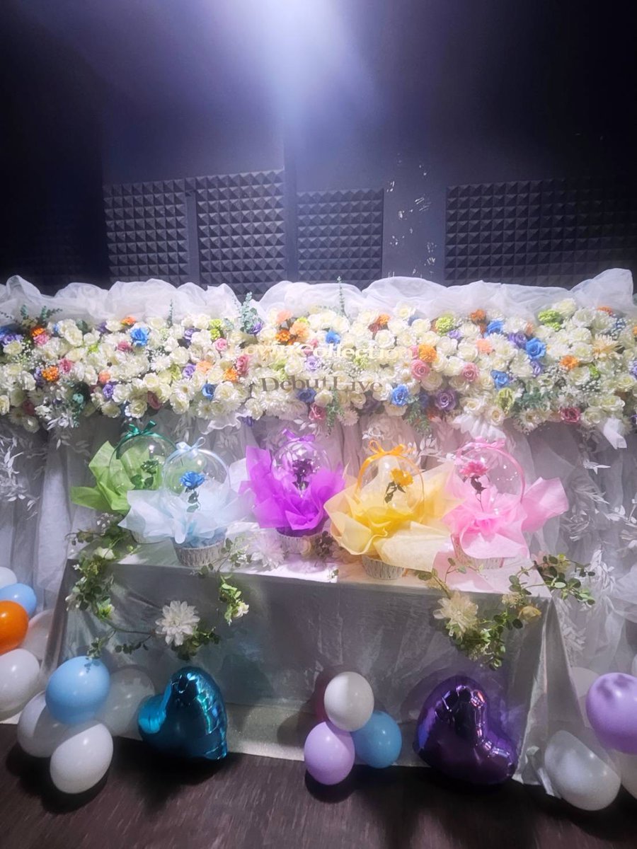 pastel_4187's tweet photo. デビューライブにて、連結フラスタお届けさせて頂きました🪽🤍
真っ白にメンバーカラーのはいった色合いとても可愛いです!
デビューおめでとうございます!
#LovinCollection 様
#らびこれ
#スタフラ
#フラスタ
#花屋パステル https://t.co/KrF3WBblpk