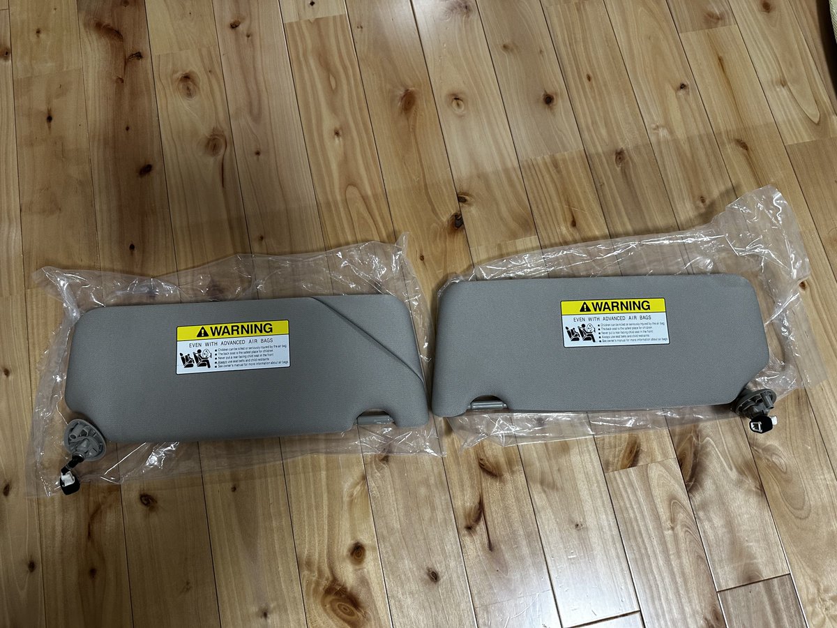 10Yuip's tweet image. こちらも売ります
アコードCU CW US純正パーツ

後期？サンバイザー　3万円
サイドミラー左右セット　1.5万円
ガスキャップ（後ろのコーションは付きません）　3000円