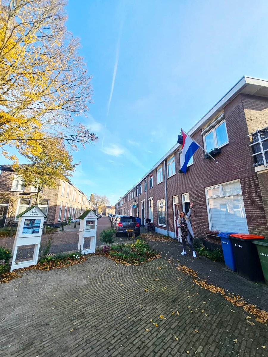 ZiggySieg's tweet image. De vlag hangen we hier bij elk feestje uit, of je nou de basisschool heb afgerond, de koningin jarig is of omdat je het voortgezet onderwijs met een diploma achter je laat, die vlag gaat uit! Dus ook als je met je 48 jaar slaagt. Jongens, ik ben gewoon echt geslaagd!🎉

#geslaagd