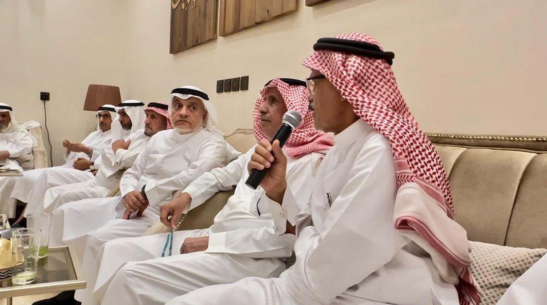 ncfbKSA's tweet photo. استضاف المهندس م. عبدالرحمن الغرير لقاء "الديوانية" للمركز الوطني للمنشآت العائلية في عنيزة بمنطقة القصيم، حيث تحدث معالي رئيس مجلس الادارة الدكتور غسان السليمان عن استدامة المنشآت العائلية والخدمات التي يقدمها المركز لهذه المنشآت، وذلك بحضور نخبة من رجال الأعمال في المنطقة الذين ساهموا في اثراء النقاش واستعراض تجاربهم.