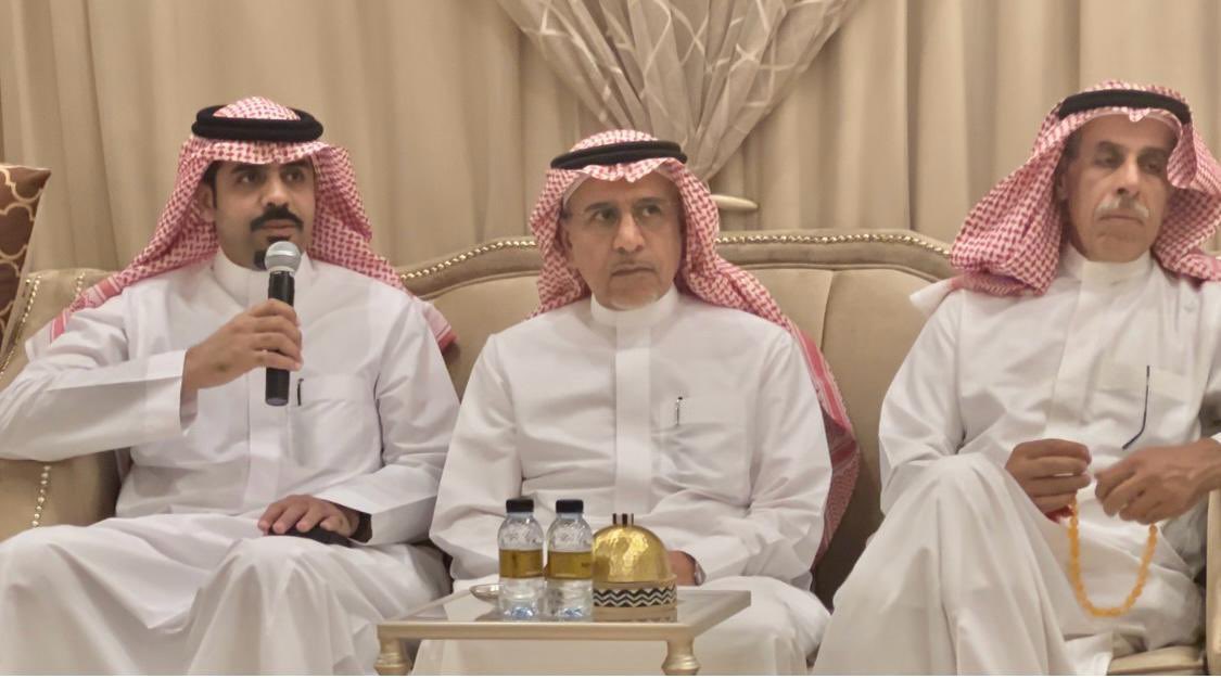 ncfbKSA's tweet photo. استضاف المهندس م. عبدالرحمن الغرير لقاء "الديوانية" للمركز الوطني للمنشآت العائلية في عنيزة بمنطقة القصيم، حيث تحدث معالي رئيس مجلس الادارة الدكتور غسان السليمان عن استدامة المنشآت العائلية والخدمات التي يقدمها المركز لهذه المنشآت، وذلك بحضور نخبة من رجال الأعمال في المنطقة الذين ساهموا في اثراء النقاش واستعراض تجاربهم.
