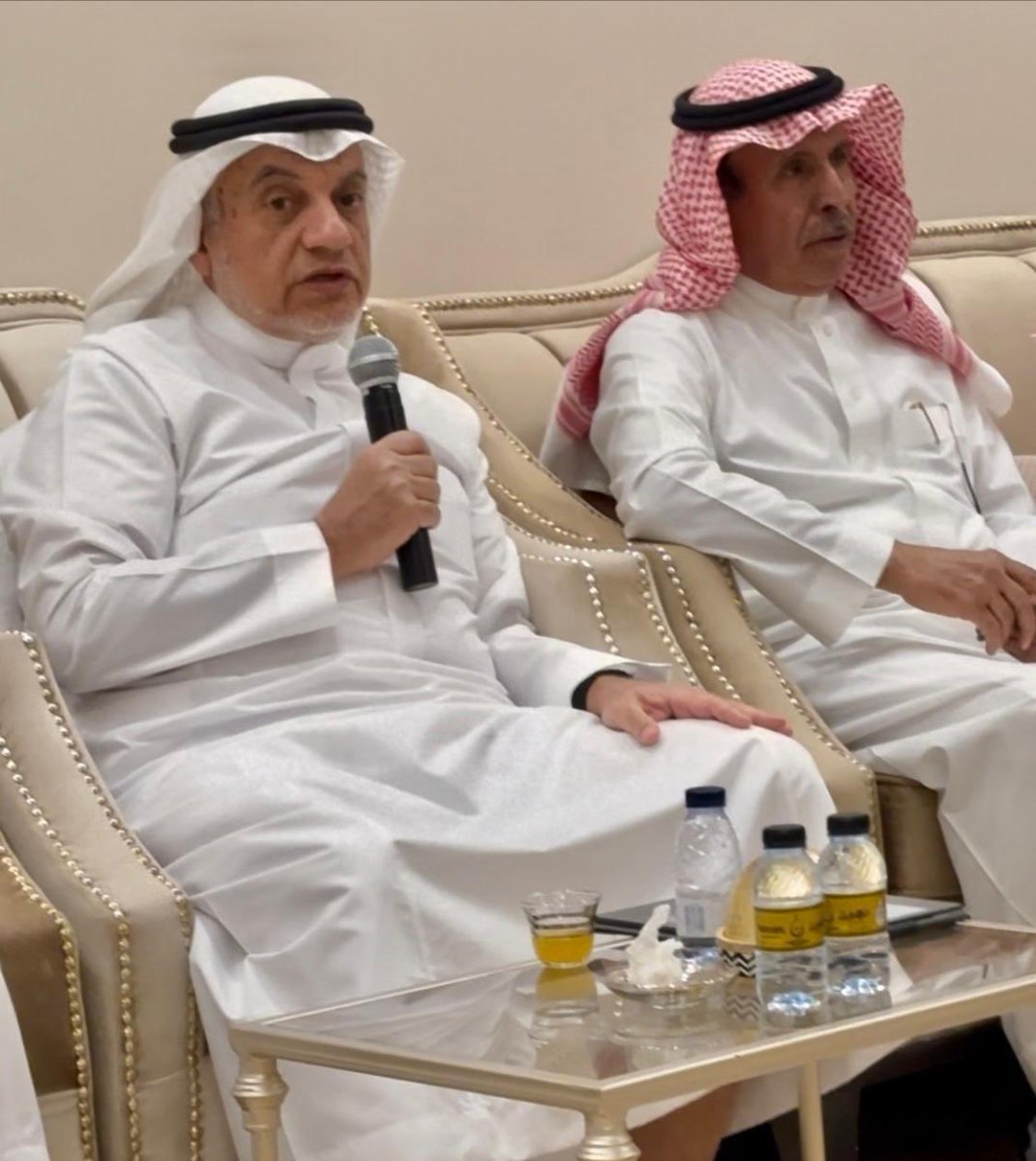 ncfbKSA's tweet photo. استضاف المهندس م. عبدالرحمن الغرير لقاء "الديوانية" للمركز الوطني للمنشآت العائلية في عنيزة بمنطقة القصيم، حيث تحدث معالي رئيس مجلس الادارة الدكتور غسان السليمان عن استدامة المنشآت العائلية والخدمات التي يقدمها المركز لهذه المنشآت، وذلك بحضور نخبة من رجال الأعمال في المنطقة الذين ساهموا في اثراء النقاش واستعراض تجاربهم.