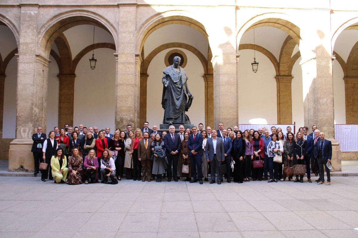 Nuestro Decano, Manuel de Peralta, ha participado estos días en la XXXII edición de la Conferencia de Decanas/os de Facultades de Derecho de España, celebrada en la Universidad de Sevilla: