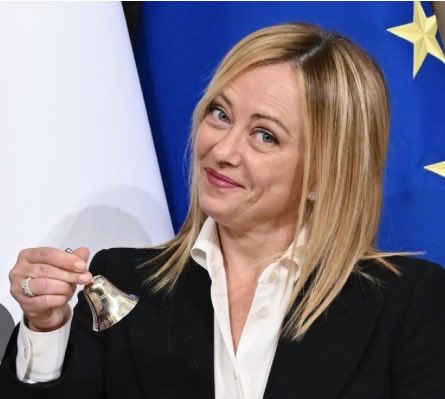 Chi fa il weekend lungo sono i parlamentari. La Camera ha concluso le votazioni mercoledì, il Senato si riunirà, dopo una settimana, martedì.
I parlamentari sono ben pagati lo stesso, i lavoratori che scioperano ci rimettono ma questo Meloni, che espropria le Camere, non lo dice.