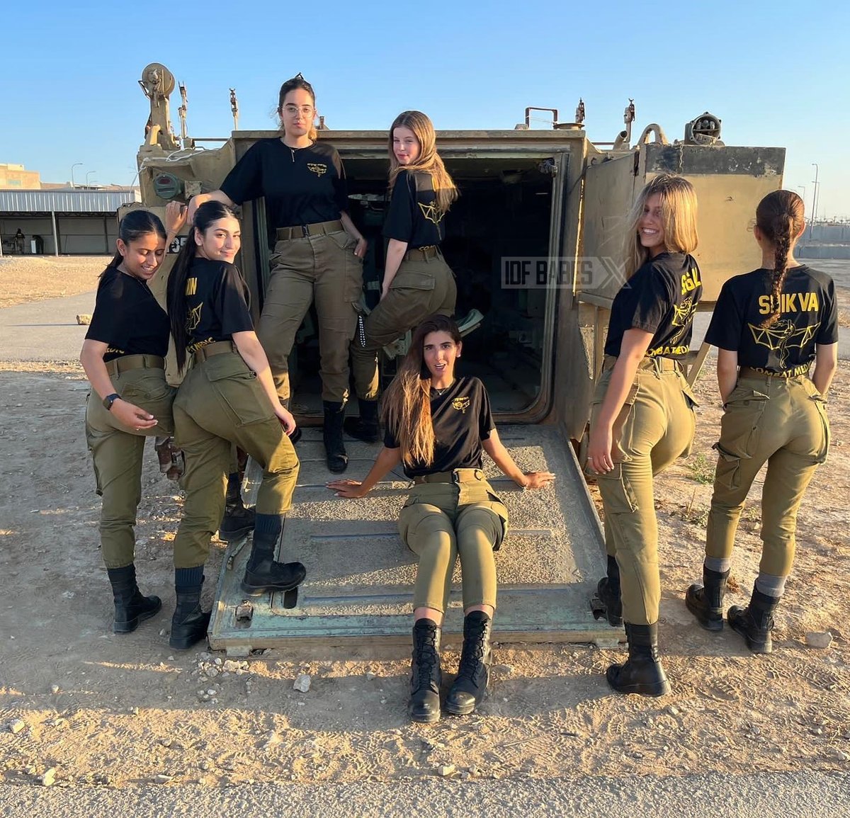 IDFBabes's tweet photo. Does anyone need a medic or two? Or maybe seven? 😜 https://t.co/YzxpX89Ctw