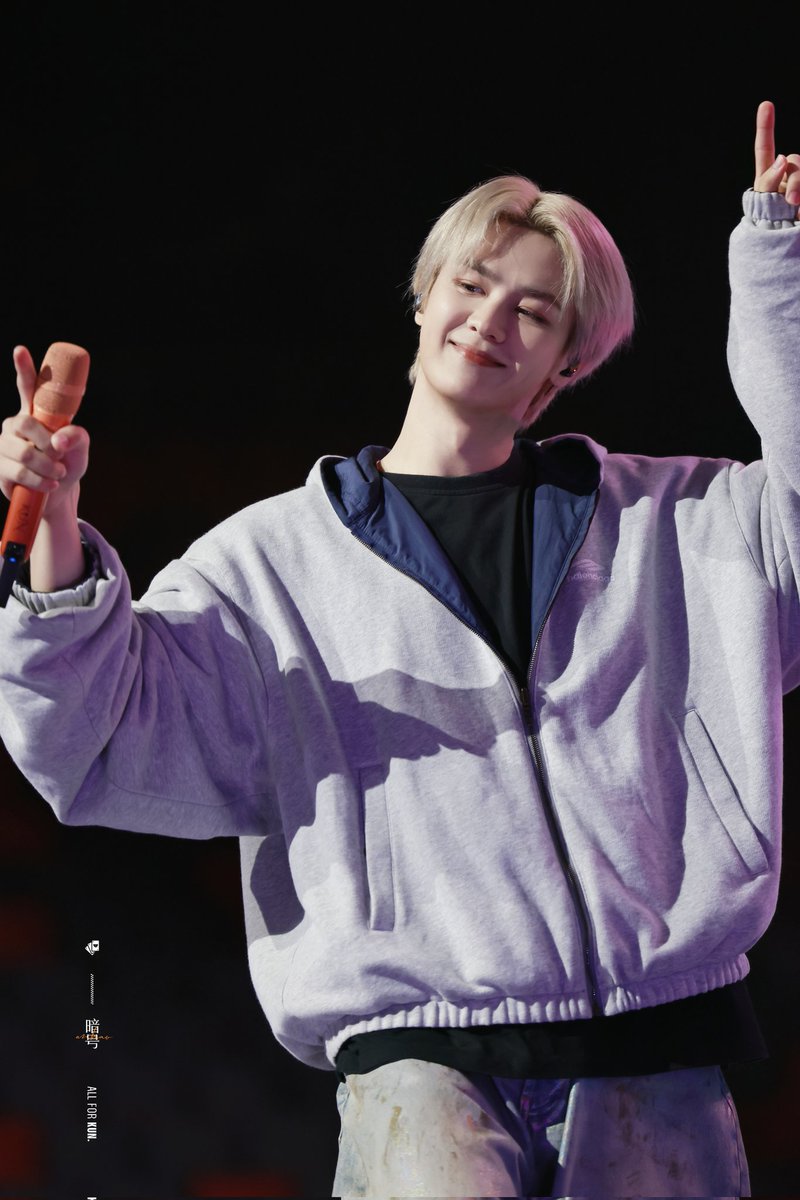 #KUN #WayV #钱锟 #威神V
#쿤 #웨이션브이
20251108 WayV Concert Tour [No Way OUT] soundcheck in Chengdu