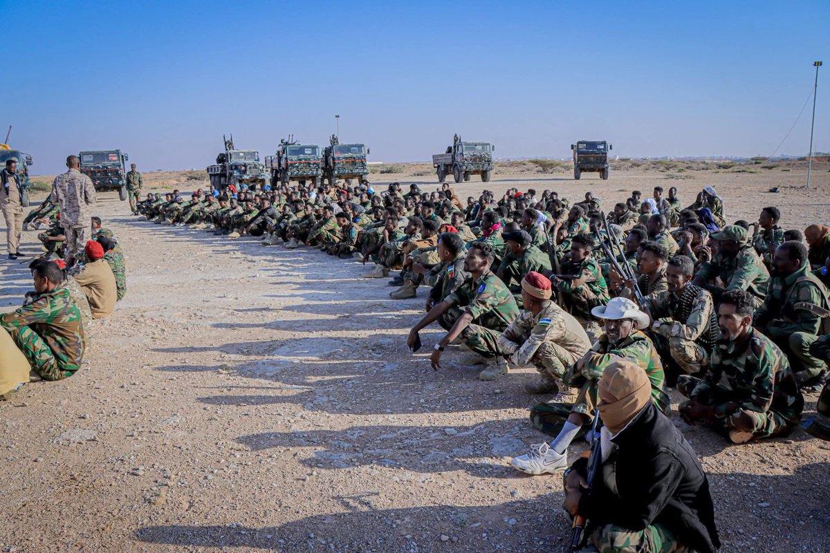 yasin1449's tweet photo. Puntland 28 sanadod oo ay jirtay waxay ku guul dareysatay inay ciidamo midaysan sameysato hada ciidanka intan leeg waxaa lagu magacaba #danab waa ciidan hal reer ubadan waxana maamula nin lagu magacabo #jimcaale #ciise_maxamuud ah runti sidan haday kusiijiran khatar Bay daaqayan https://t.co/HaNryRLOn0