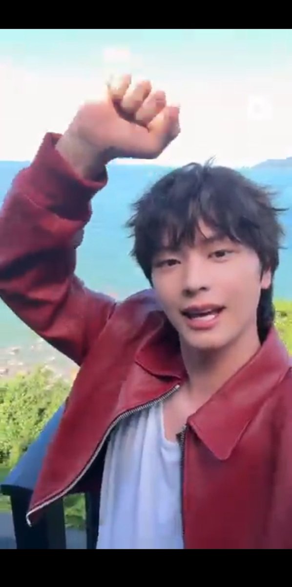 cricridoll's tweet image. そんじぇフォトブック、そんじぇのメッセージやインタビューに日本語で和訳もつけてくれてるし、←感動ㅠㅠ
写真は全部とっても綺麗で美しくてカッコイイし読み応え見応えありありなんですけど💗！ボイスメッセージまであって幸せ💞💞💞｡ﾟ( ﾟஇωஇﾟ)ﾟ｡
#ゆく #육성재 #육성재포토북
#에스콰이어