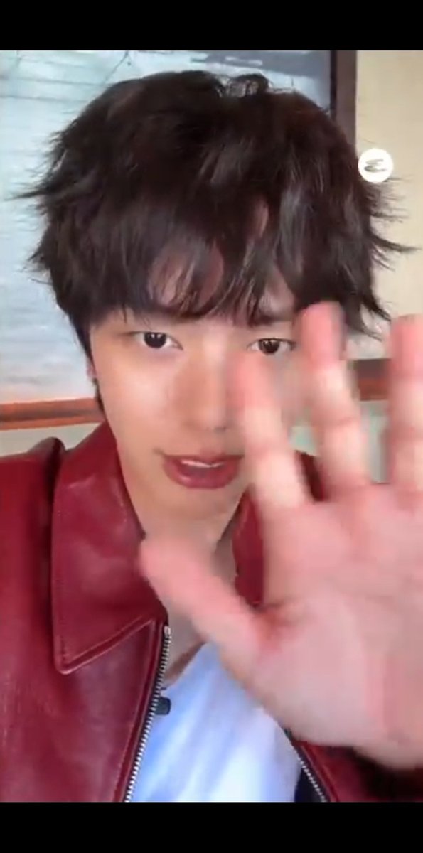 cricridoll's tweet image. そんじぇフォトブック、そんじぇのメッセージやインタビューに日本語で和訳もつけてくれてるし、←感動ㅠㅠ
写真は全部とっても綺麗で美しくてカッコイイし読み応え見応えありありなんですけど💗！ボイスメッセージまであって幸せ💞💞💞｡ﾟ( ﾟஇωஇﾟ)ﾟ｡
#ゆく #육성재 #육성재포토북
#에스콰이어