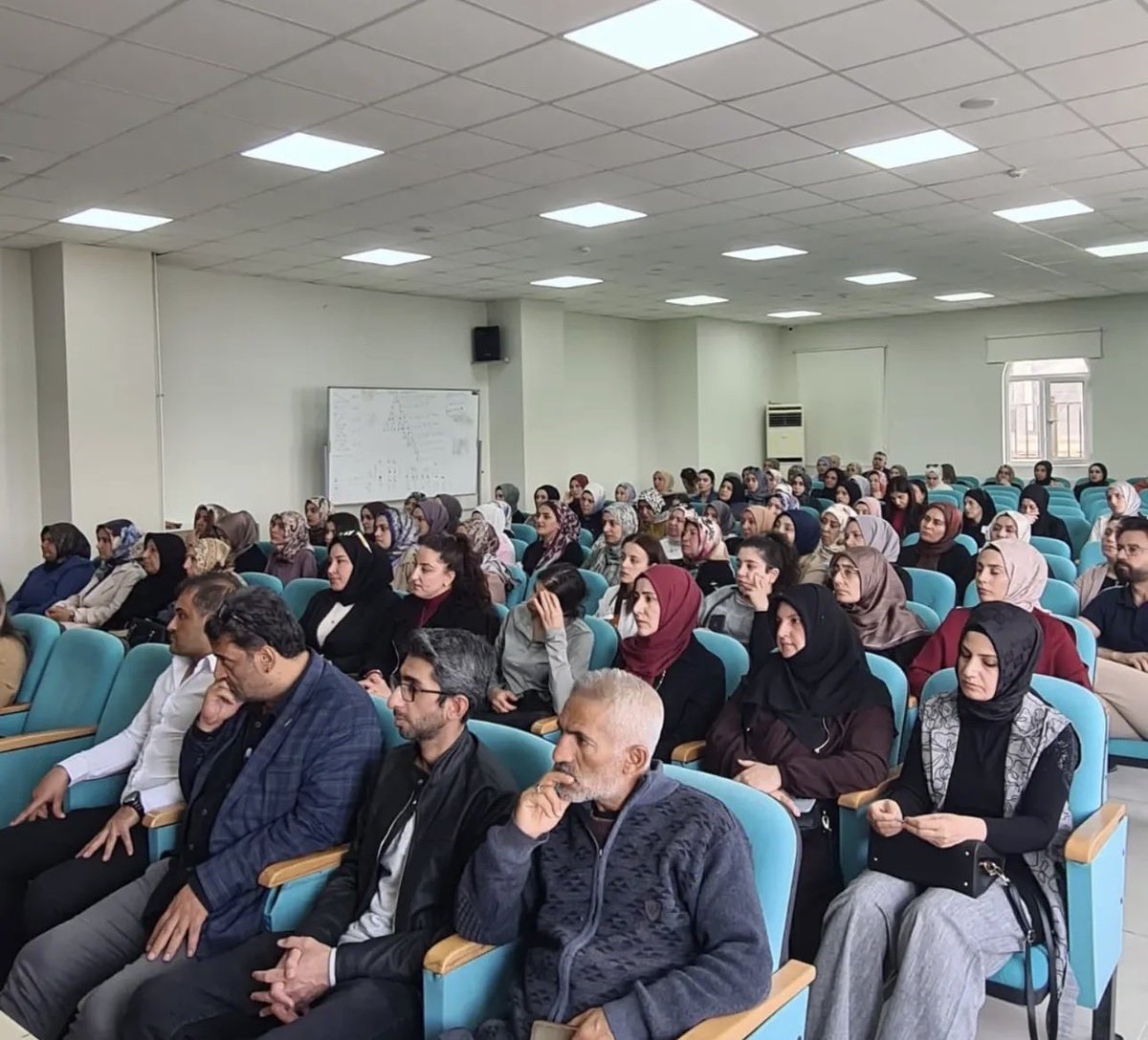 Midyathem's tweet photo. Usta öğreticilerimizle sene başı değerlendirme toplantımız,
İlçe Millî Eğitim Müdürümüz Abdurrahim DEMİR,
Hayat Boyu Öğrenme Şube Müdürümüz Yunus TOKGÖZ,
Kurum Müdürümüz Mehmet ARSLAN ve
Müdür Yardımcılarımızın katılımıyla gerçekleştirildi. https://t.co/2bWtfQwmSJ