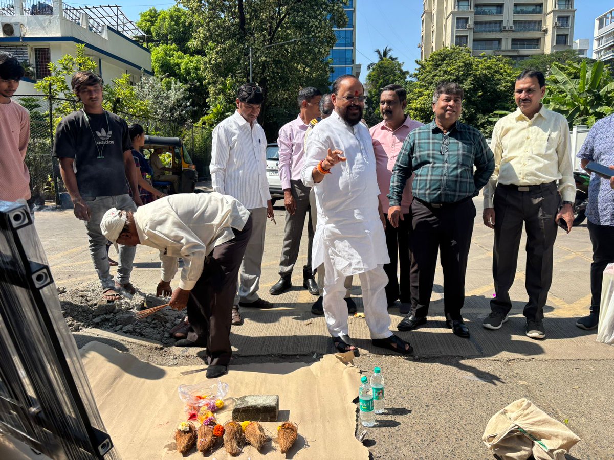 TukaramKate's tweet image. आज चेंबूर मधील रोड क्र. १०, OLPS शाळेजवळील फूटपाथ रेलिंगच्या कामाचा शुभारंभ माझ्या हस्ते करण्यात आला. 

#tukaramkate #ChemburDevelopment #RoadSafety #FootpathRailings #PublicSafetyFirst #SchoolZoneSafety #StudentSafety #InfrastructureDevelopment #Chembur