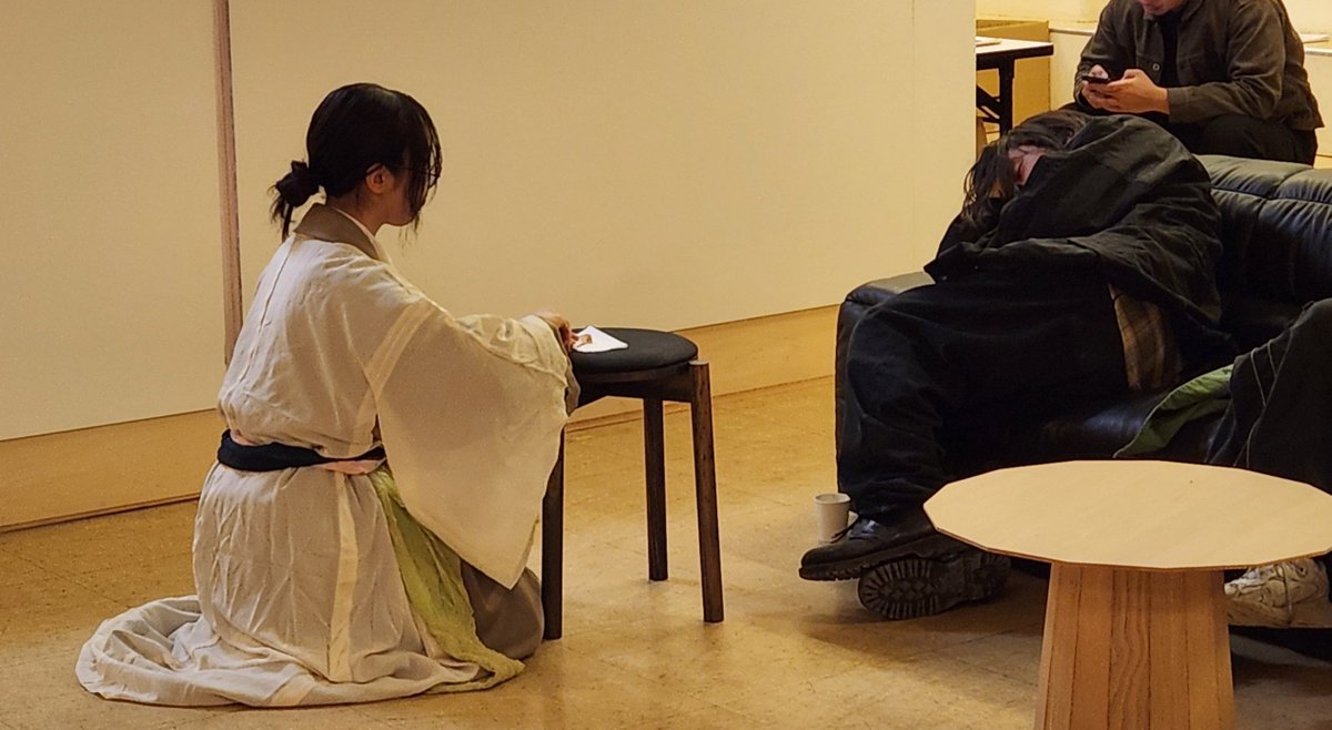 Exasio's tweet photo. 科学技術館で「EASTEAST_TOKYO 2025」を見た
ここ1か所でいまのアートが一度に楽しめるいい展示だった
トークやパフォーマンスが特に充実しているのが嬉しい
楊いくみ さんのパフォーマンスを見たが、多視点で同時に進行する内容と、部屋を超えて会場内に開かれる構成が実に面白かった https://t.co/sj6IHBMLjj