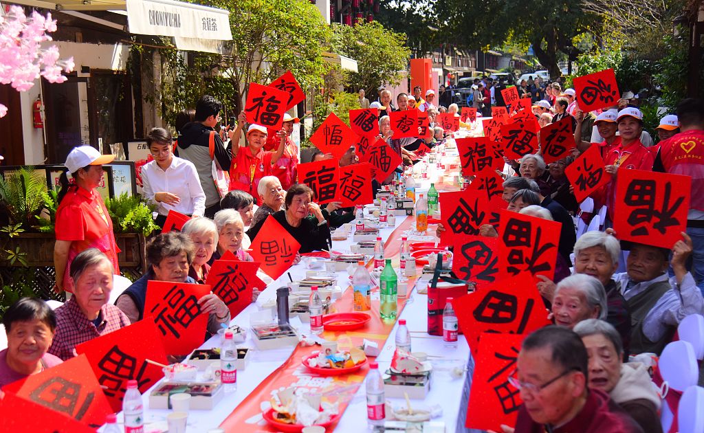 caredgitz's tweet photo. 👵🌸 Celebrating the Chongyang Festival Across China!
Communities nationwide came alive last week as seniors gathered for the Double Ninth Festival — hiking, doing tai chi, enjoying free health check-ups, and sharing festive meals. https://t.co/YawuKT3AhA