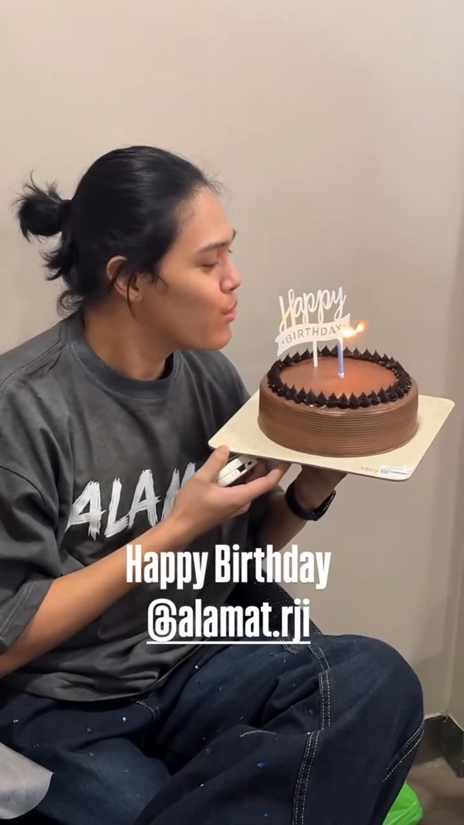 rockstarji_'s tweet photo. 🎂 https://t.co/mEZkWsPSJf