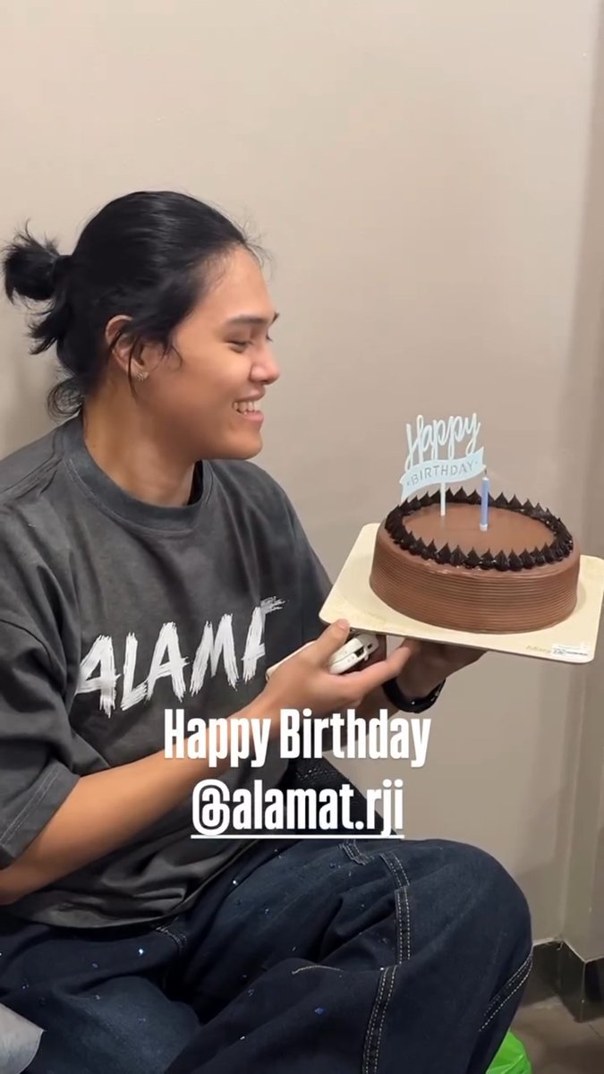 rockstarji_'s tweet photo. 🎂 https://t.co/mEZkWsPSJf