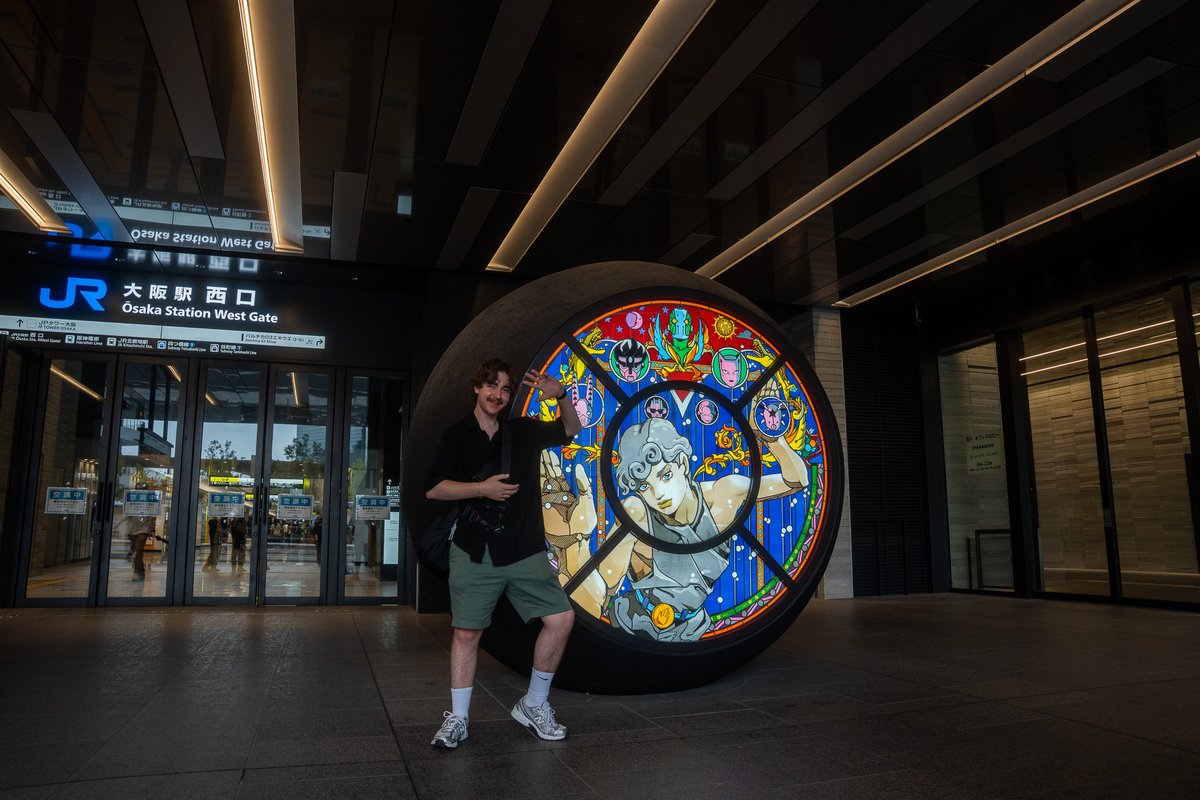 Linkachu33's tweet image. It was some sort of bizarre adventure to find this... 

When I hit the Giorno pose, I had an audience and they cheered lol