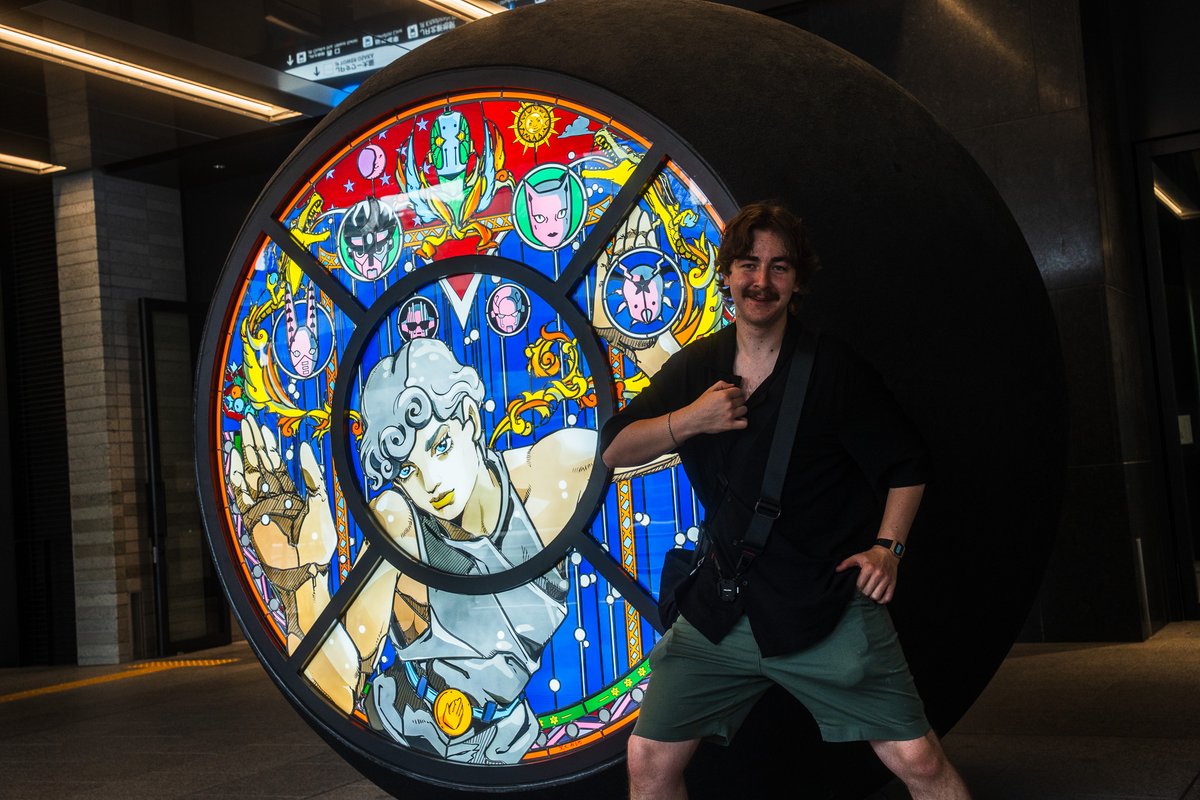 Linkachu33's tweet image. It was some sort of bizarre adventure to find this... 

When I hit the Giorno pose, I had an audience and they cheered lol