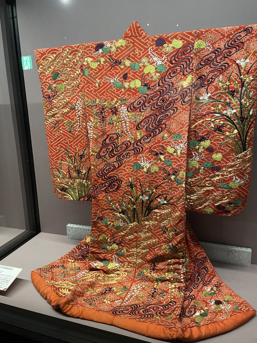 民族衣装を着た女性。油絵。支援のため、この絵を販売する。 民族