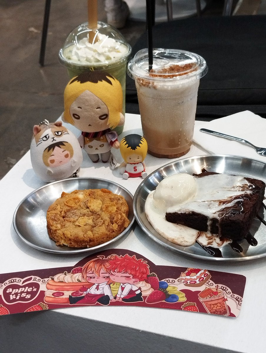 nekumiko's tweet photo. 10.11.2025
as a kenhina truther through and through, i'm very happy to meet a whole community thanks to @kenhinacse 🥰

so here's a short photo 🧵 of my #ApplesKiss experience: https://t.co/hfk0zi3xXV