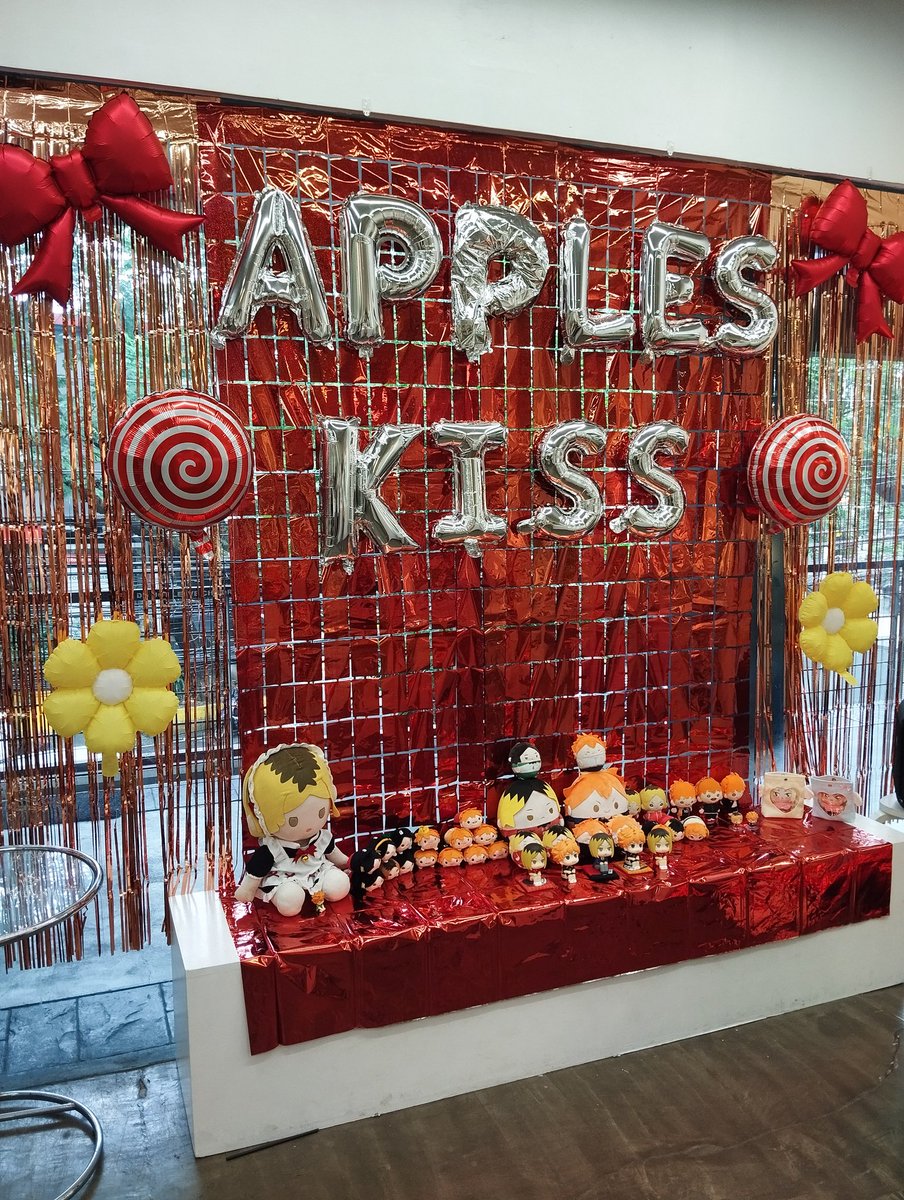 nekumiko's tweet photo. 10.11.2025
as a kenhina truther through and through, i'm very happy to meet a whole community thanks to @kenhinacse 🥰

so here's a short photo 🧵 of my #ApplesKiss experience: https://t.co/hfk0zi3xXV
