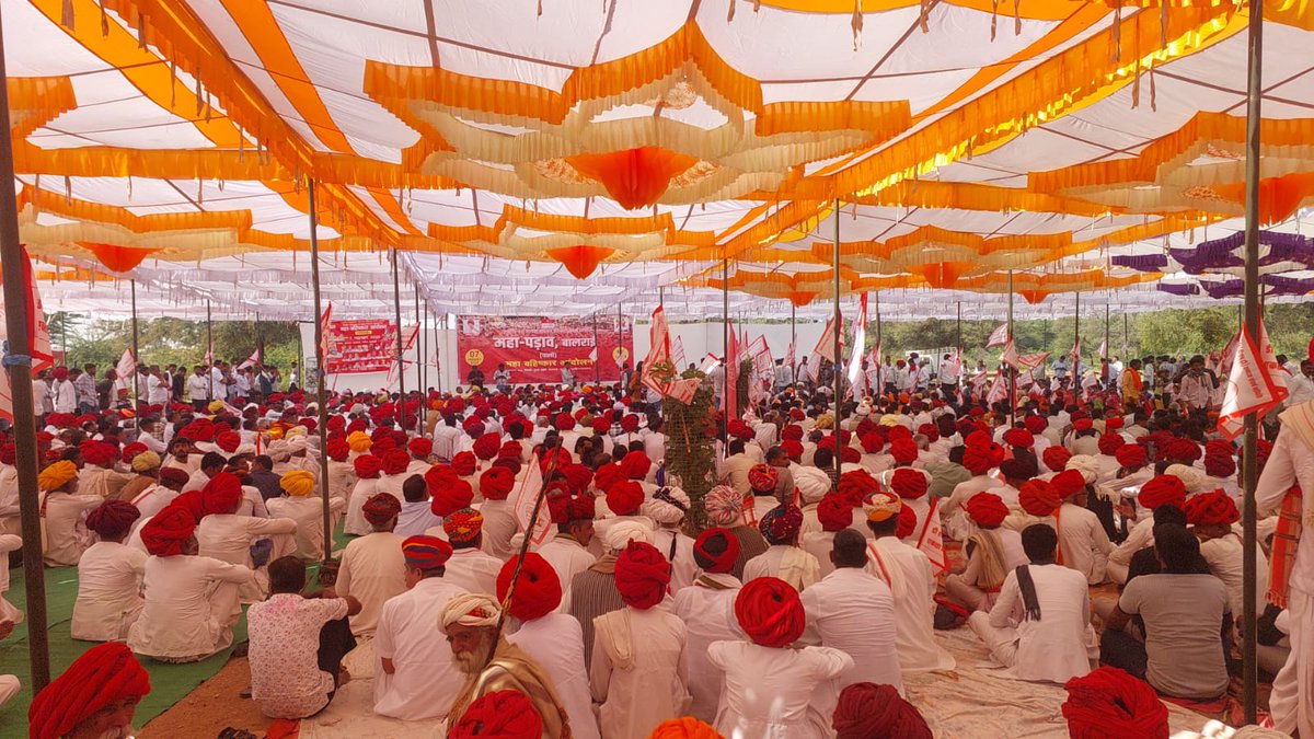 रोड़ पर बैठेंगे, अधिकार नहीं छोड़ेंगे 💪🔥
यह महापड़ाव तब तक जारी रहेगा जब तक सरकार हमारी मांगे नहीं मान लेती हैं 
#बालराई #DNT_समुदाय_मांगे_न्याय 
#राष्ट्रीय_पशुपालन_संघ 
#महापड़ाव <a href="/arvindchotia/">Arvind Chotia</a> <a href="/ashokshera94/">Ashok Shera</a> <a href="/babu_1150pawli/">Babu Dewasi pawli</a> <a href="/dineshbohrabmr/">Dinesh Bohra</a>