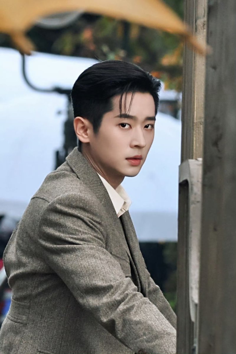 ใครไหวไปก่อนเลยคะ ทางนี้ยอมแพ้แล้ว ผู้ชายหันมามองด้วยสายตาแบบนี้ ใจสั่นไปหมด 🫠

#TheLamentOfAutumn #玉簟秋
#ChengLei #丞磊 #เฉิงเหล่ย