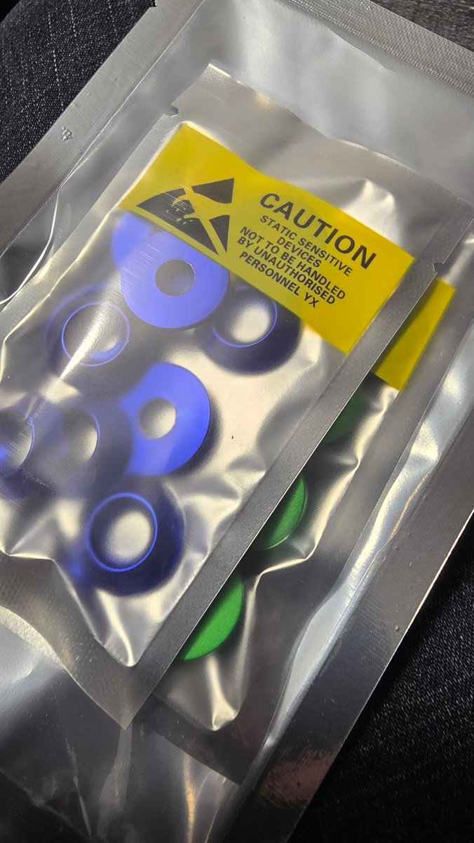 σᐛ)σｷﾀｷﾀｷﾀ

佐川さんこんなちっこいのも配送されてるのね🚚