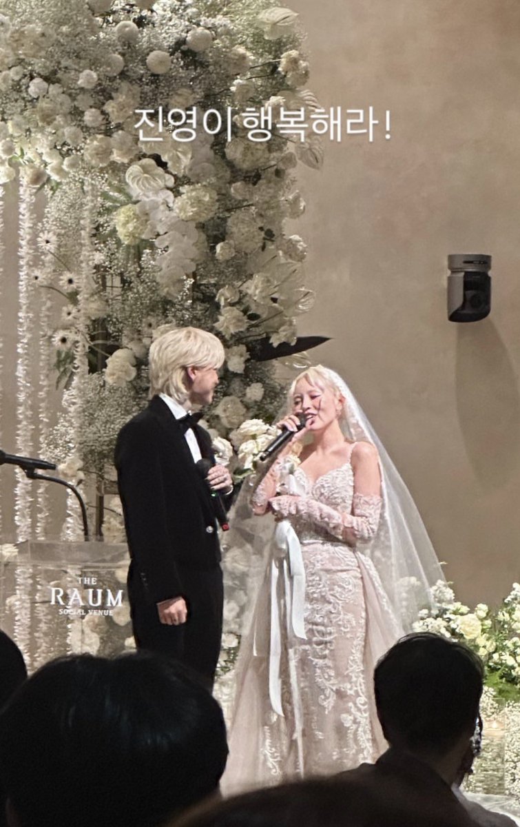 hvymkme's tweet photo. ยินดีกับจินยองแล้วกับพี่สาวมินาอีกรอบด้วยจริงๆ 😭💐💍 https://t.co/MwFlbgwDLx