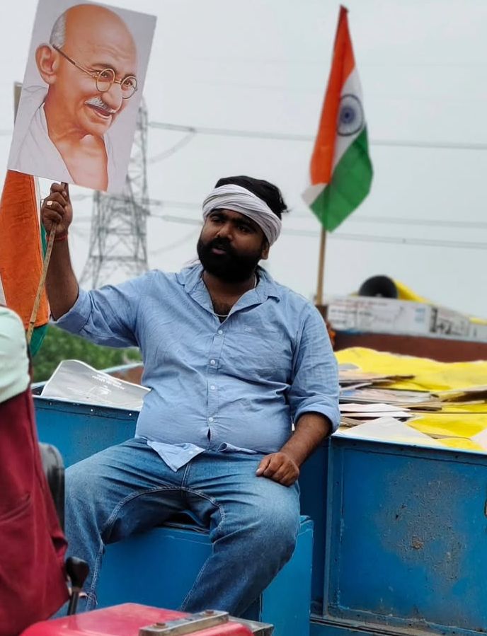 GautamNMF's tweet photo. नालंदा का सुमन आनंद गिरफ्तार हुआ, पर उसकी आवाज़ और तेज़ हो गई। मोदी जी, युवा नेता जेल जाते हुए भी सच बोल रहे हैं—डर तो आपकी सत्ता को है। https://t.co/hevlaAFWwG