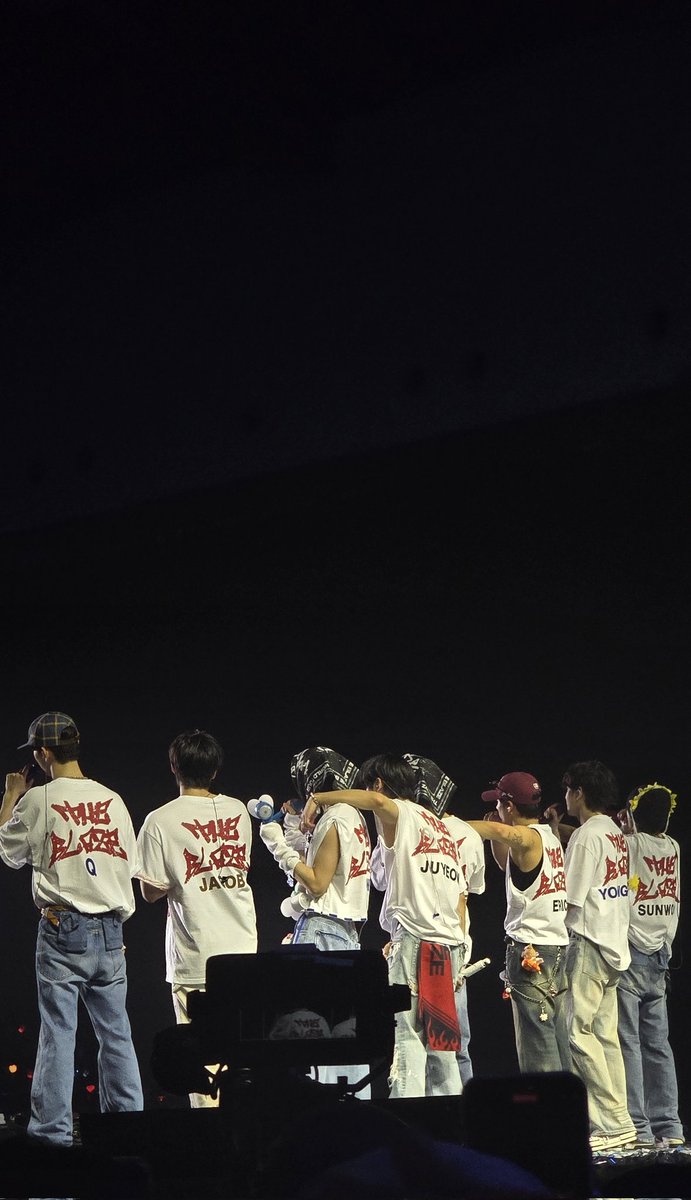 gondesibukota's tweet photo. ❤️ #theboyz #더보이즈 #theblaze_in_jakarta https://t.co/X0Wn8TL4r6