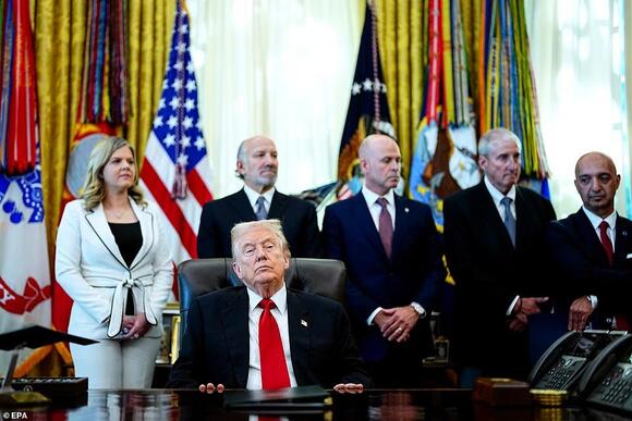 FreedomFrontHQ's tweet photo. BREAKING: President Trump lowers the cost of weight loss drugs from over $1,000 to as low as $149 — a move praised by Sen. John Fetterman.
Do you support this decision?
#BreakingNews #Trump #Fetterman #WeightLoss #Healthcare #Politics #FreedomFront https://t.co/aXaW6qX2Jl