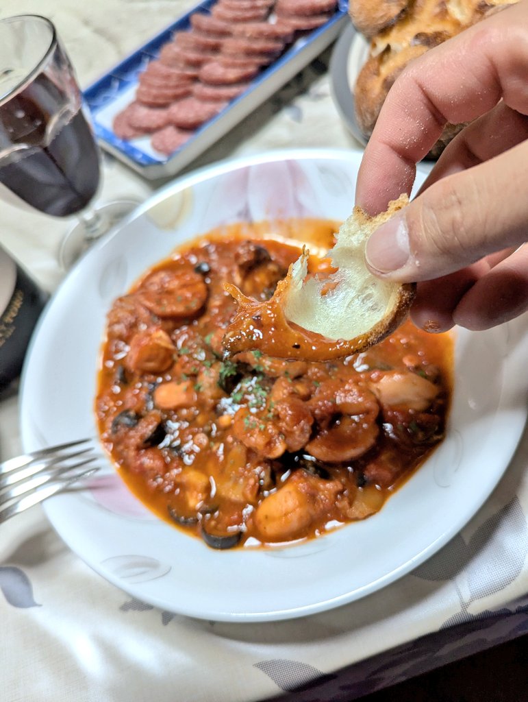 mofumokodogs's tweet image. YouTubeのオススメで出てきた
タコのトマト煮ルチアーノ風👍
コレはめちゃ簡単で美味いくて良いわー笑
レギュラー確定ですね✌️

＃料理男子　＃晩酌
#料理好きな人と繋がりたい