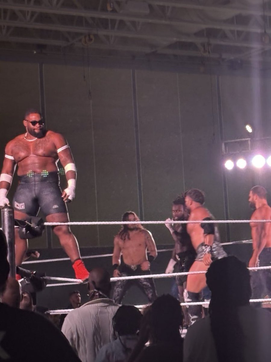 Cyril Coquerelle 🇫🇷 a fait son premier match à la WWE en participant à une Battle Royal en Live Event de NXT hier soir.

Mike Derruder 🇧🇪 a également participé à ce match.

(📷 klipticstar)