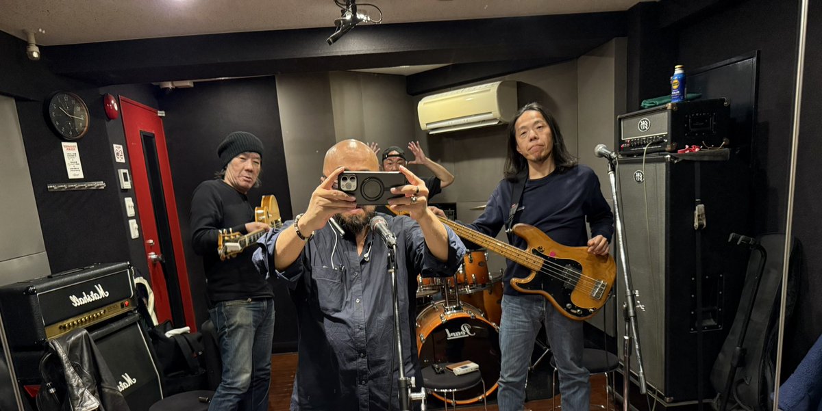 kochocoball's tweet photo. 今日は
Vandenberg’s Moonkingsをやるバンド
TAKE-KINGSのリハでした〜

来年1/31のライブに向けて煮詰めてます💪

#Vandenberg
#Moonkings https://t.co/a3Zoyfb8q2