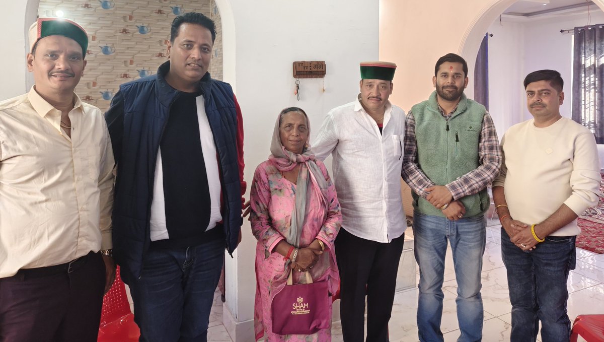 rishav_pandav's tweet image. आज #बैजनाथ विधानसभा क्षेत्र की #ग्राम_पंचायत_चौबीन के #गांव_ग्वाल में आदरणीय श्री #Ashok_Rana जी के सुपुत्र छोटे भाई #Aakash_Rana के विवाह समारोह में उपस्थित होकर समस्त परिवारजनों को शुभकामनाएं प्रेषित की🙏
#Heartiest_Congratulations

रिशव पांडव