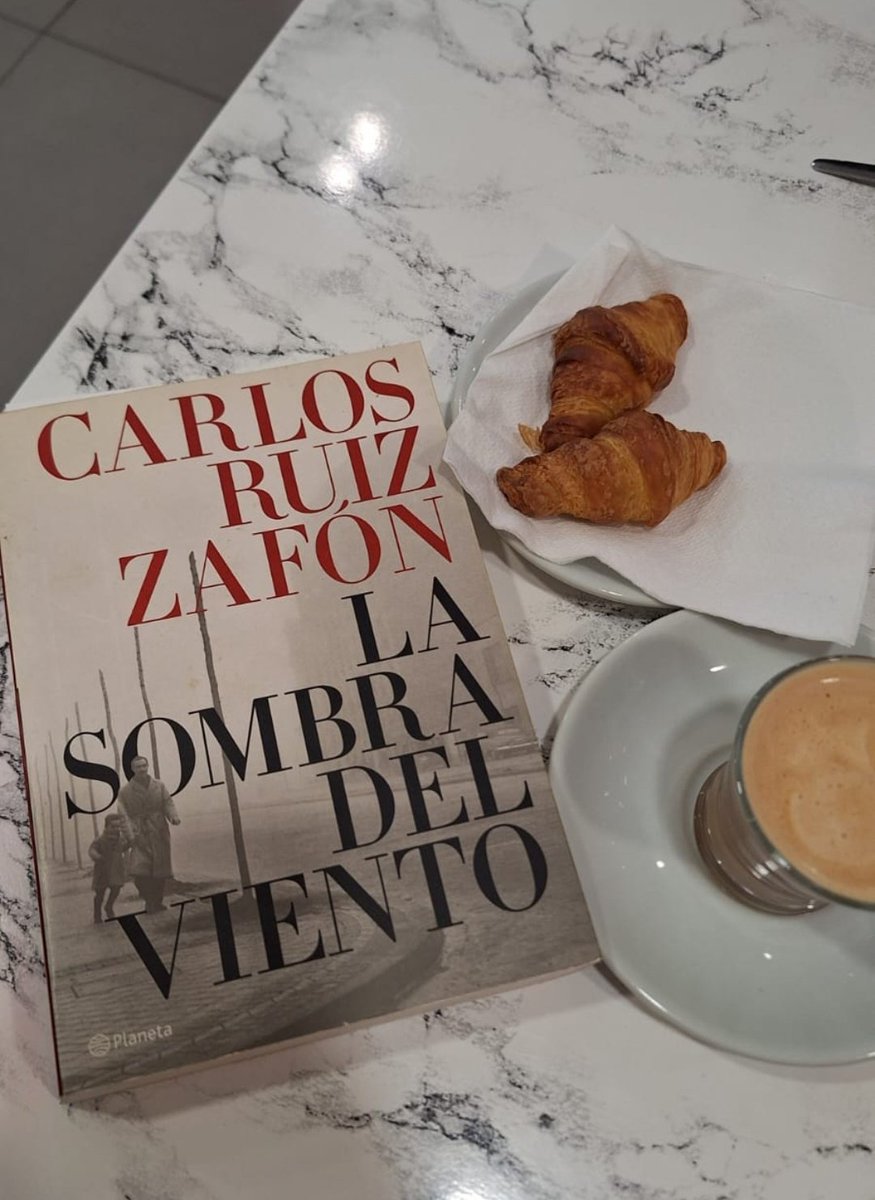 Hemos ido a llevar unos libros a un ReRead y me he pillado La sombra del viento que aún no me he leído.