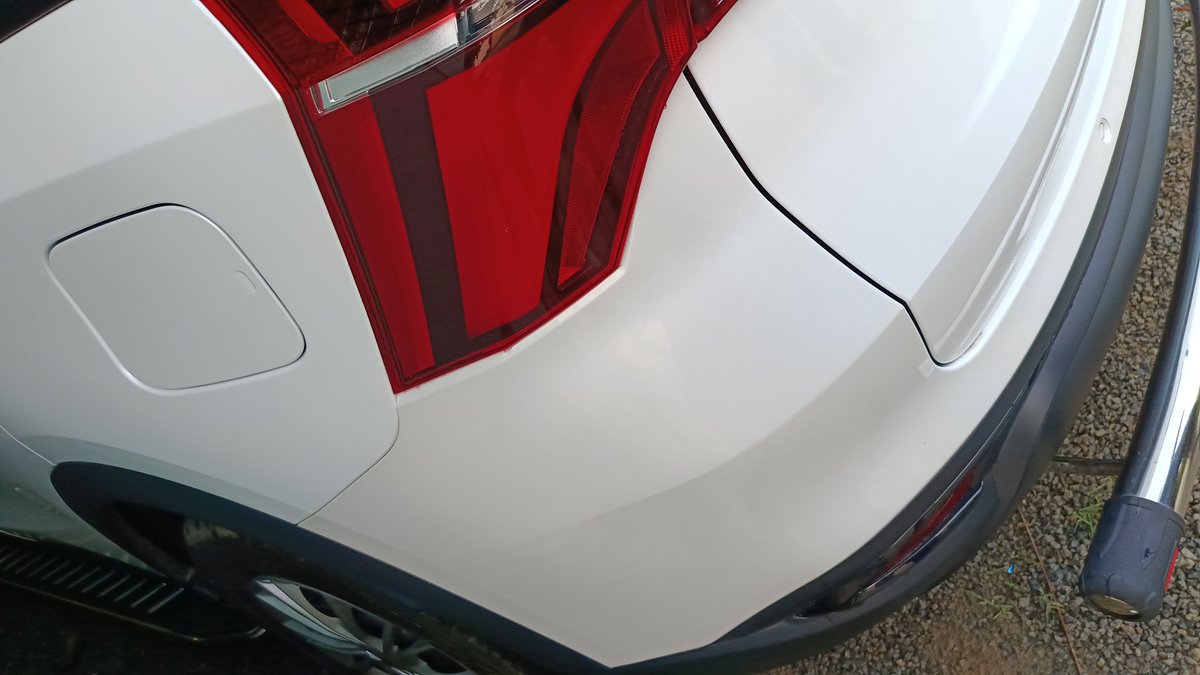muralikkannan's tweet photo. @anandmahindra sir I have faced some issues from Sireesh auto Bangalore showroom attached paint difference showroom  guys are not updated to me while delivering the car XUV700 MX diesel variant.sales manager not meet while delivering the car.Attached image for your reference https://t.co/lMZrAV3pq5