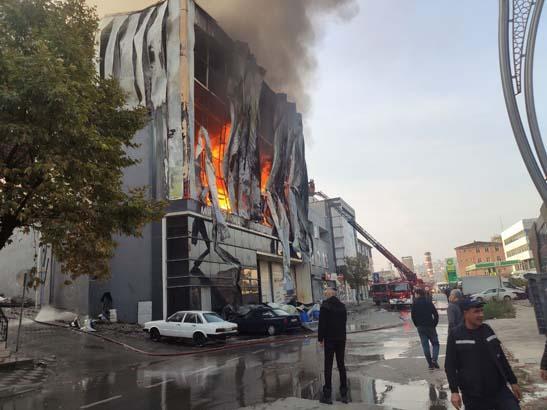 Sermaye vampirdir, işçi kanıyla beslenmektedir! 
Türkiye’de hergün ortalama en az 6-7 işçi önlenebilir nedenlerle iş cinayetlerinde ölüyor. Alınmayan tedbirler, patronların kaçındıkları maliyetler işçilerin canına mal oluyor. share.google/Jmnl7l7BmnjlD1…