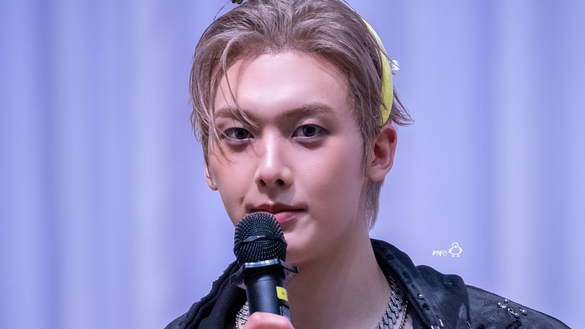 Xで攻撃的な言葉を浴びせられてロハを辞める人を沢山見てきました。私にとってサナに貰った言葉は宝物で、ファンかも分からない他人の言葉は取るに足らない物。相手が屈するまで正しさを押付けるから適当に聞いて折れるけど、結局私の耳と心にはサナの声と言葉しか届きません🐣IGに戻ります👋w