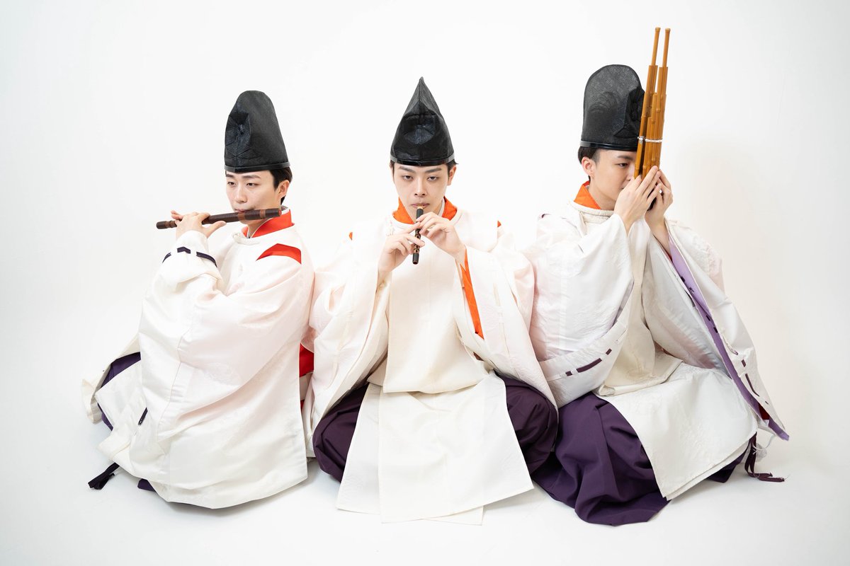 Japanupfes's tweet photo. 11月29日、30日出演
【パフォーマンス】
もとのね

「本音で語り合い、心から求める雅楽を演奏したい」という想いで、東京藝術大学 雅楽専攻の学生、卒業生の3人で結成。20代若手の目線から、雅楽の純粋な魅力を幅広い世代に伝えるため、自主演奏会やレッスン、動画配信などの活動を展開している。 https://t.co/80sQx9NpEv