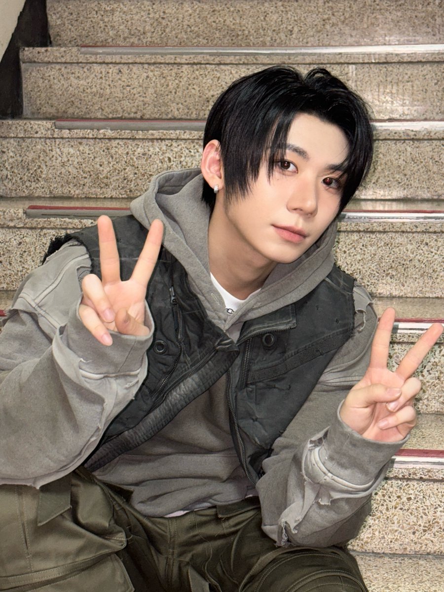 AHOF_official's tweet image. ✌️✌️~

#AHOF #아홉
#HAN #박한