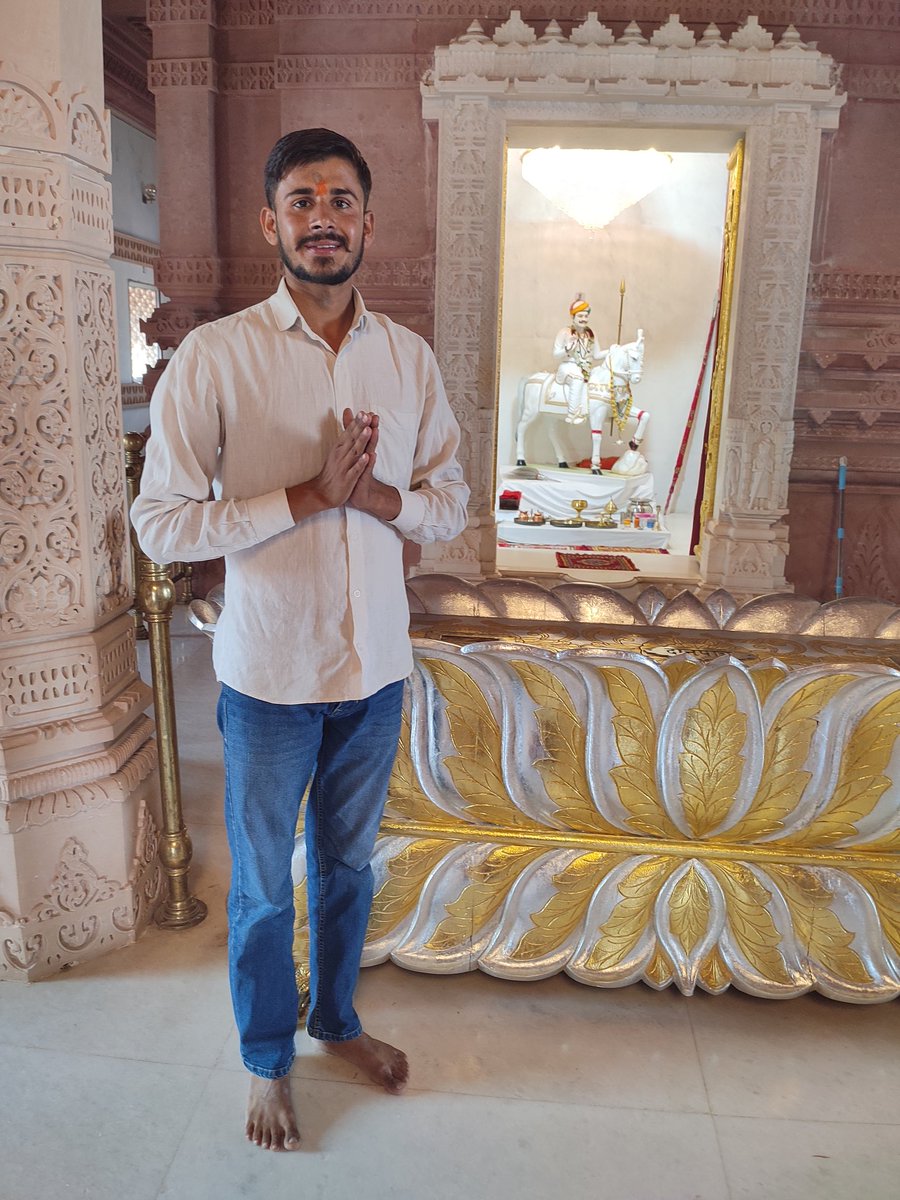 vishaljakhar4u's tweet image. आज श्री वीर बिग्गा जी महाराज धाम, बिग्गा (श्री डूंगरगढ़, बीकानेर) पहुँचकर अपने कुलदेवता दादा श्री वीर बिग्गा जी महाराज के पावन दरबार में दर्शन व आशीर्वाद प्राप्त करने का सौभाग्य मिला। 🙏🌸

जय श्री वीर बिग्गा जी महाराज 🙏🚩