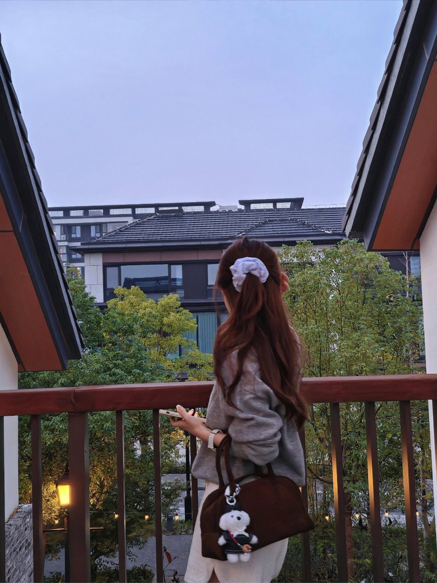 AxlvvWare's tweet image. 今日もおつかれさまって、空にそっとつぶやいた🌙