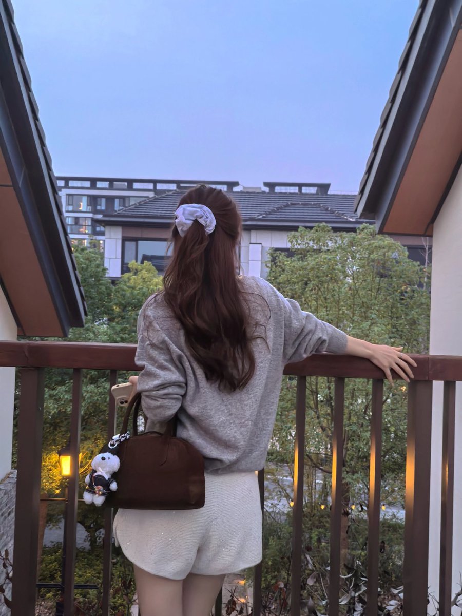 AxlvvWare's tweet image. 今日もおつかれさまって、空にそっとつぶやいた🌙